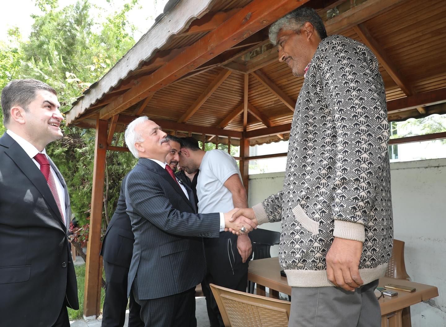 Vali Ortaköy’de uzun Ekrem ile tanıştı! Yiğit namı ile anılır…