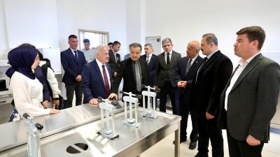 Aksaray Valisi Mehmet Ali Kumbuzoğlu, il protokolü ile birlikte Aksaray