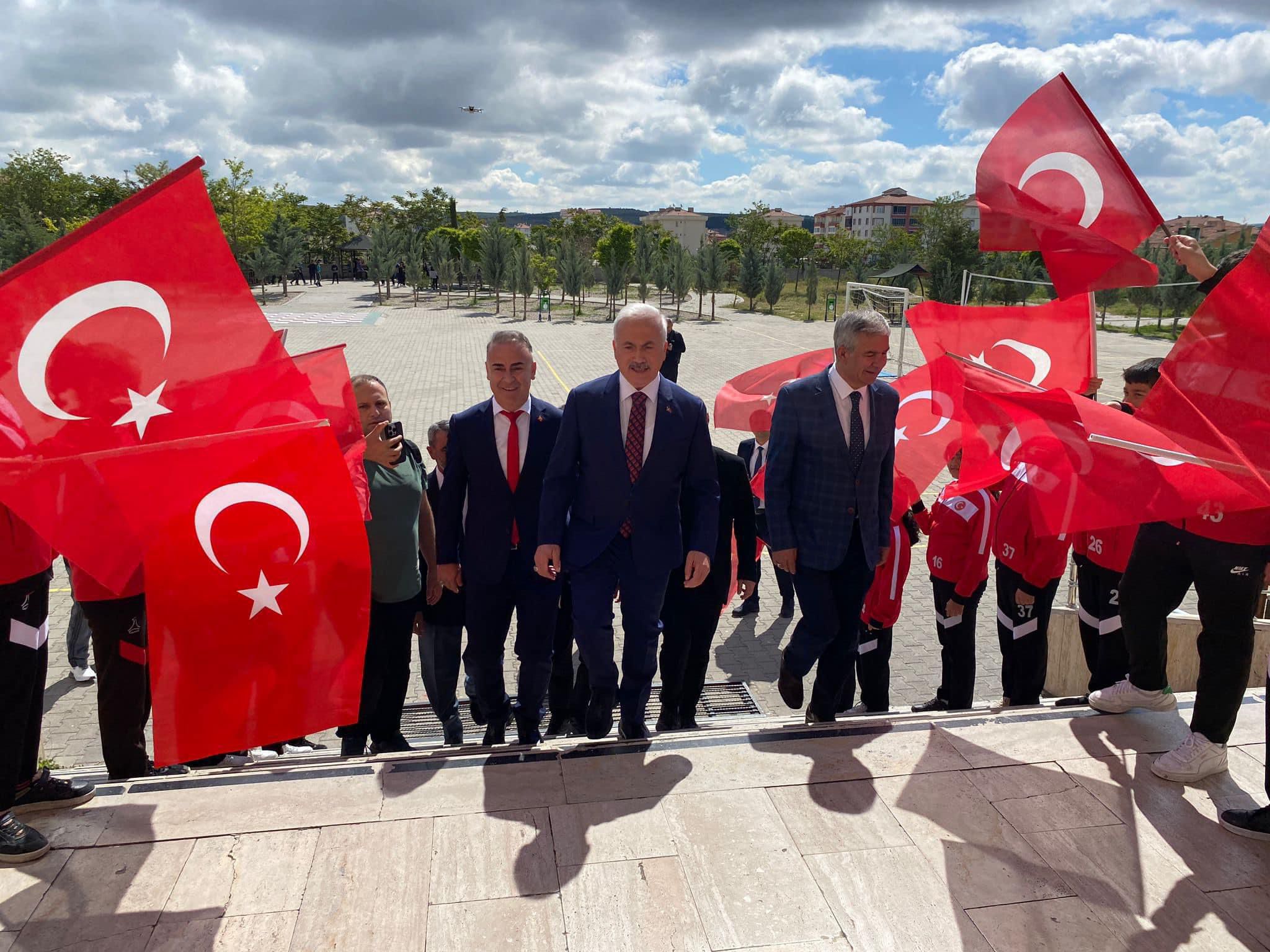 Aksaray Valisi Kumbuzoğlu’ndan Sezai Karakoç Okuluna Ziyaret!