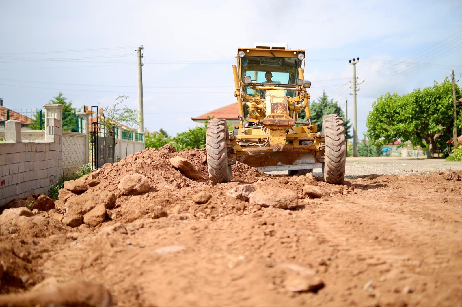 Aksaray Belediyesi güvenli ve konforlu ulaşım için yolları onarıyor