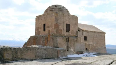 Aksaray’ın Güzelyurt ilçesinde bulunan Yüksek Kilise, tarihi dokusu ve etkileyici