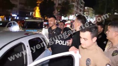 Aksaray Kalealtı Caddesi'nde gece yarısı gerçekleştirilen polis kontrolünde, ehliyeti daha