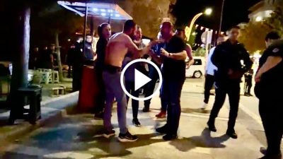 Aksaray Ebulfeyz Elçibey Caddesi'nde, midye ve pilav satan iki seyyar