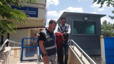 Sivas’ın Şarkışla ilçesinde motosiklet çalan ve güvenlik kamerası görüntülerinden tespit