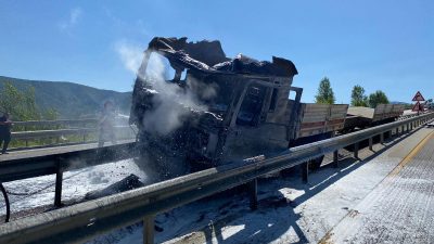 Çankırı’nın Ilgaz ilçesinde tırdan düşen beton blokun çarptığı otomobilin sürücüsü
