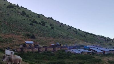 Sivas’ın Hafik ilçesinde çıkan yangında 5 yayla evi kullanılamaz hale