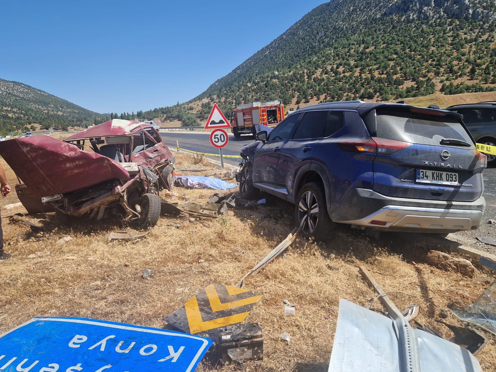 Otomobillerin çarpışması sonucu 2 kişi öldü, 2 kişi yaralandı