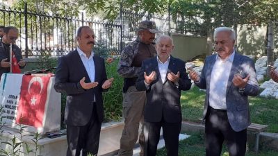 Aksaray Valisi Mehmet Ali Kumbuzoğlu ve beraberindeki heyet, Arefe günü