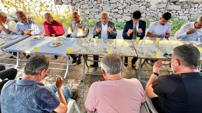 Vali Mehmet Ali Kumbuzoğlu, elim trafik kazalarında hayatını kaybeden Okan