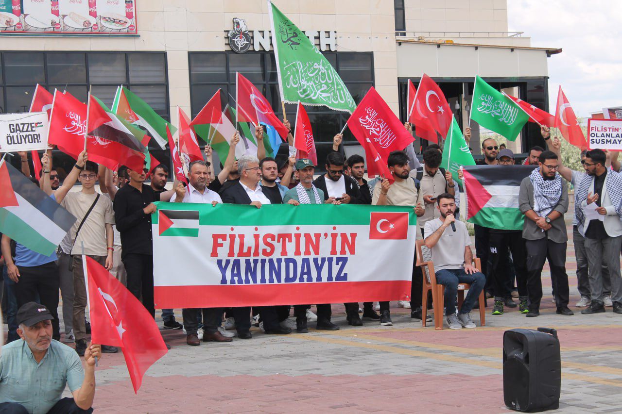 Aksaray Genç İHH Filistin’de yapılan katliamı protesto etti