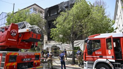 Başkentte metruk binada çıkan yangın, itfaiye ekiplerince söndürüldü. Çankaya ilçesi