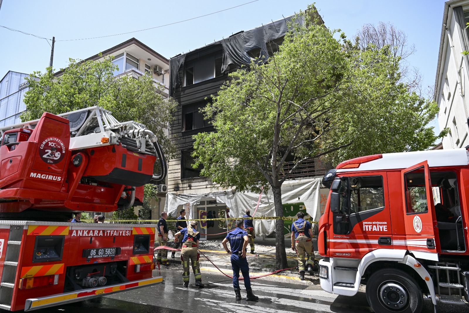 Metruk binada çıkan yangın söndürüldü