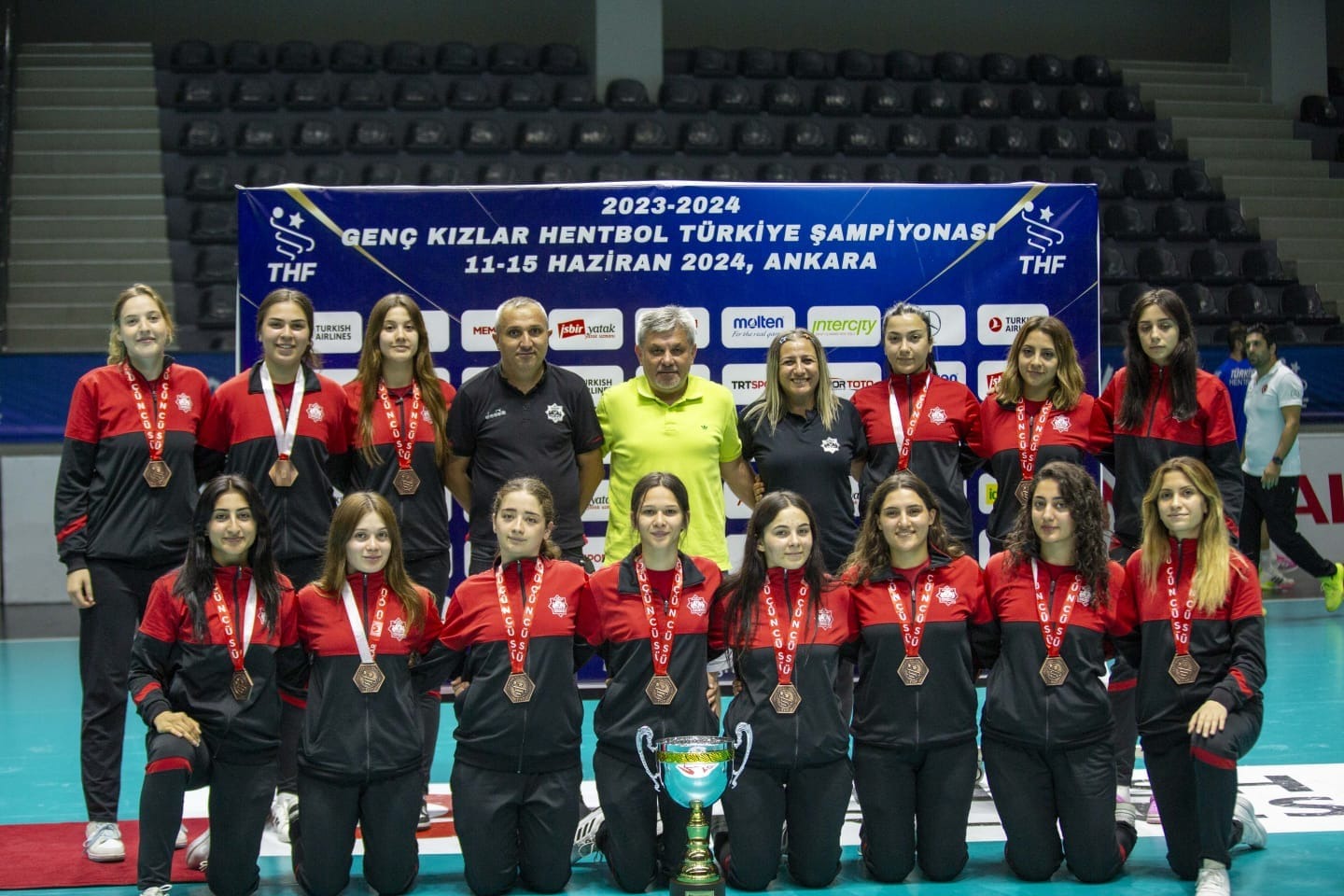 Aksaray Belediyespor Genç Kız Hentbol Takımı Türkiye üçüncüsü oldu