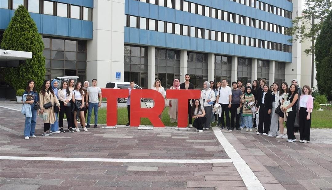 ASÜ’lü Genç İletişimciler TRT’yi ziyaret etti