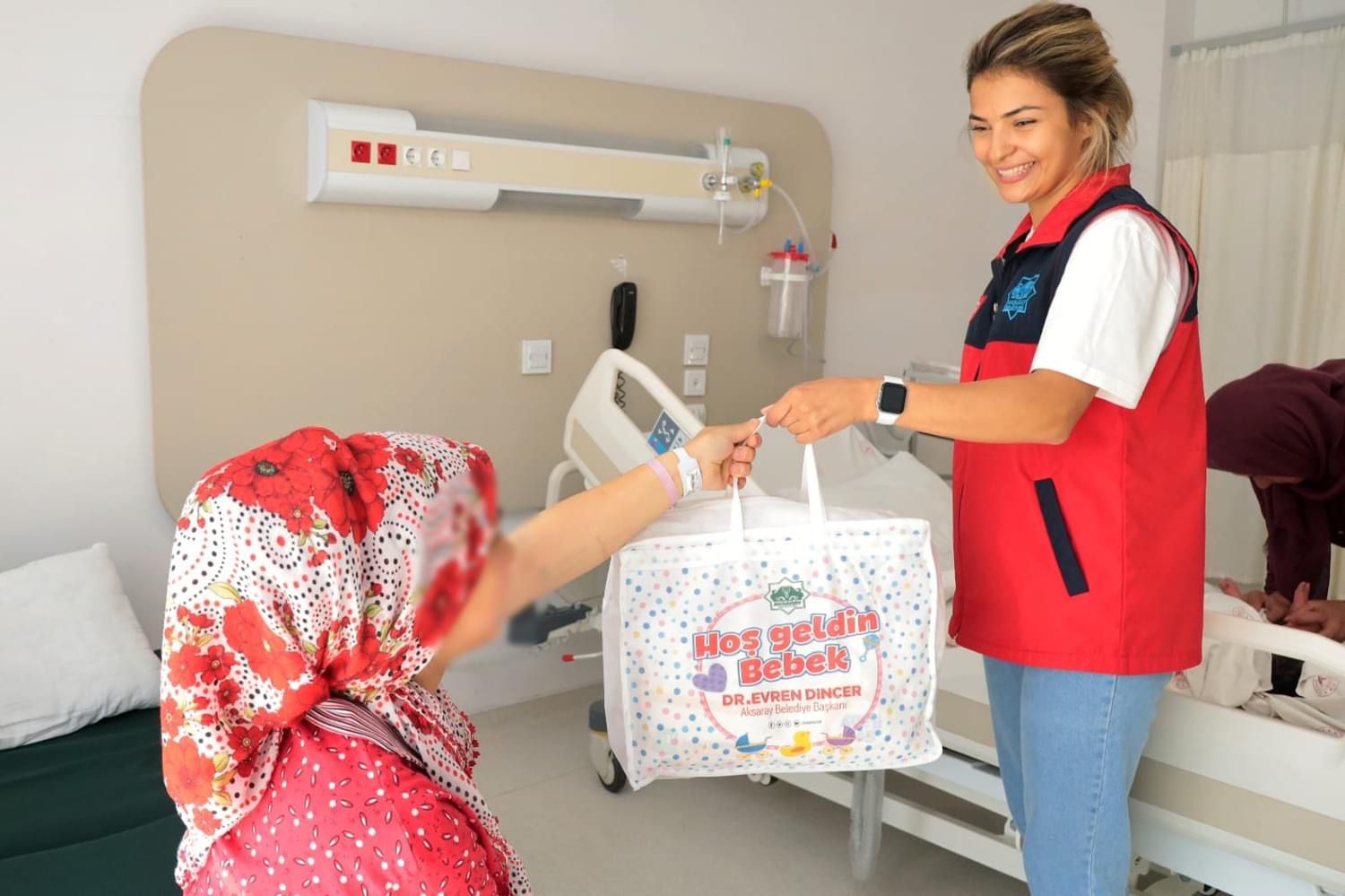 Aksaray’da Bebek Sevinci: Belediye Hastaneleri Hediye Yağmuruna Tutuyor!