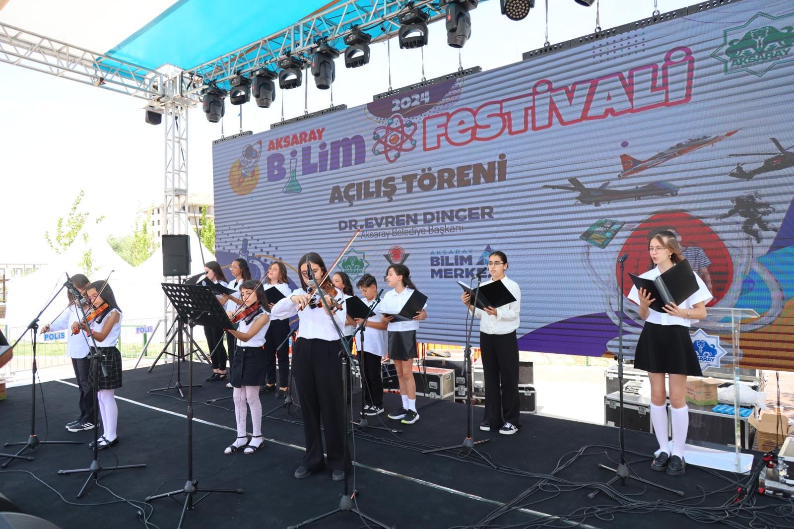 Bilim Festivali’nde Çocuklar Sahne Aldı