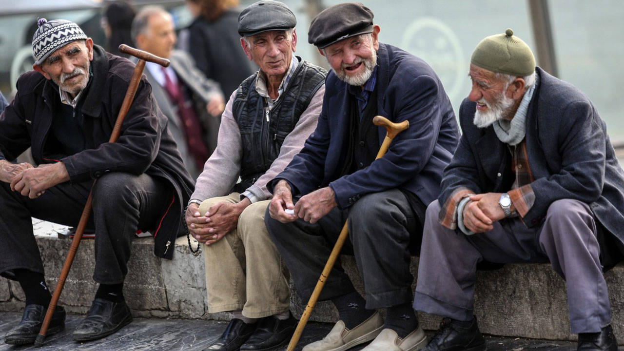 Emeklilerin Çalışma Zorunluluğu Artıyor: 4 Milyon Emekli İş Başında!