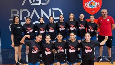 Alanya'da devam eden Minikler Türkiye Şampiyonası'nda Aksaray Belediye Minik Kızlar