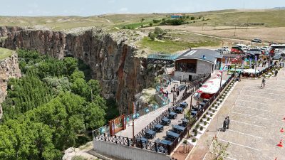 Aksaray, tarım ve hayvancılığın yanı sıra sanayideki büyük atılımıyla dikkat
