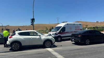Kırıkkale’de iki otomobilin çarpışması sonucu yaralanan 6 kişi hastanede tedavi