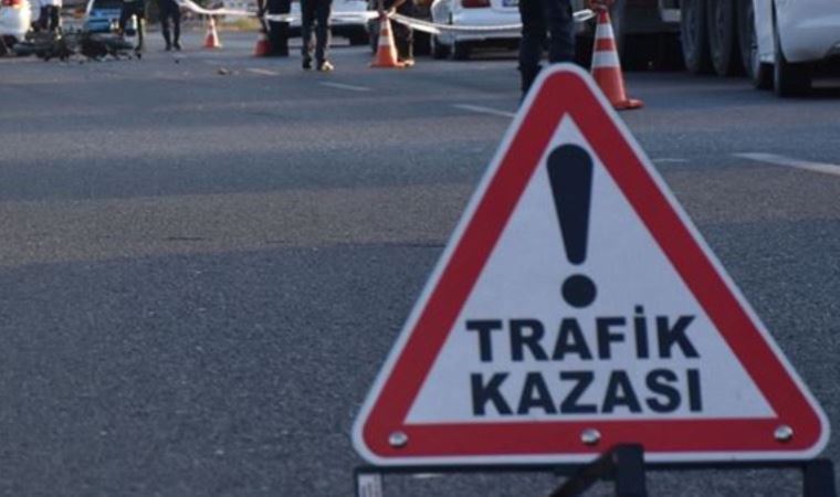 Ağaca çarpan otomobildeki 5 kişi yaralandı