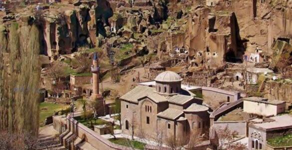 Aksaray’ın doğa harikası;  Güzelyurt Manastır Vadisi