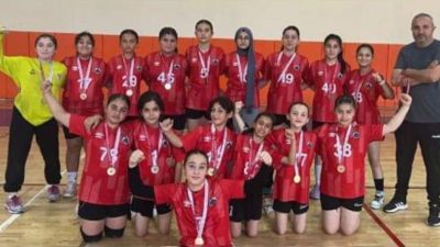 Aksaray Belediyespor Minik Kız Hentbol Takımı, Alanya'da düzenlenen Minik Kızlar