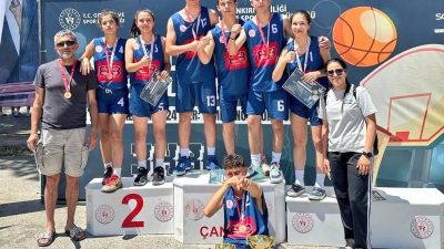 Çankırı'da düzenlenen Sokaklar Bizim 3x3 Basketbol turnuvasında Aksaray ekibi, üstün