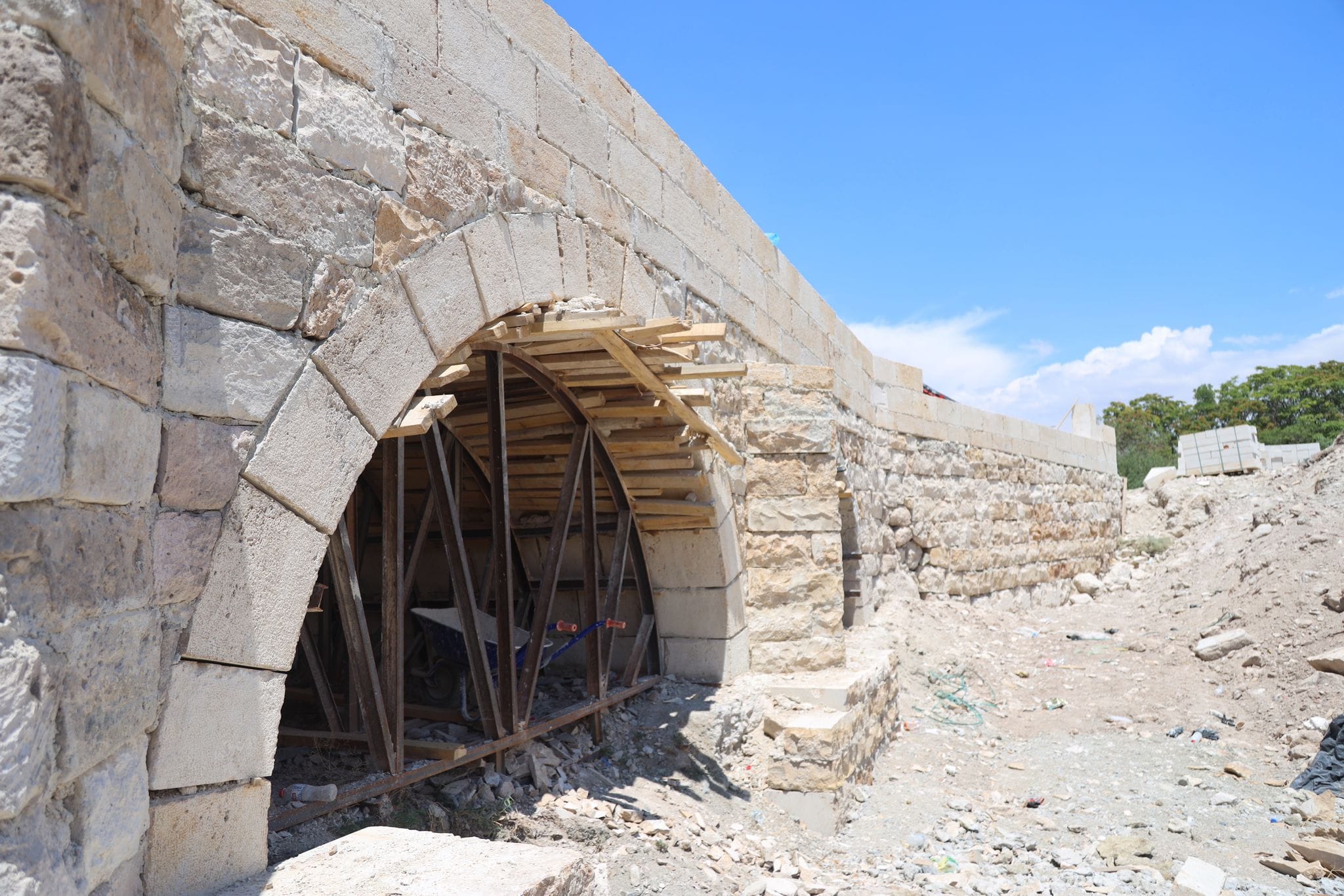 Tarihi Karasu Köprüsünün Kemerleri Restorasyon Çalışmaları İle Ortaya Çıktı