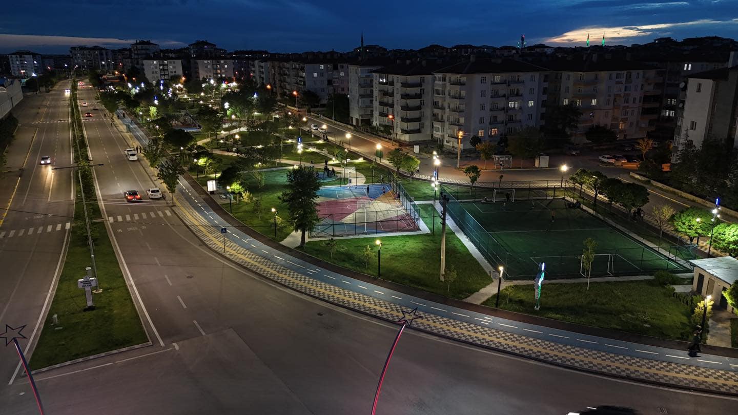 Aksaray Belediyesi, Yeni Dekoratif Aydınlatma Direkleriyle Yüzde 60 Enerji Tasarrufu Sağlıyor!