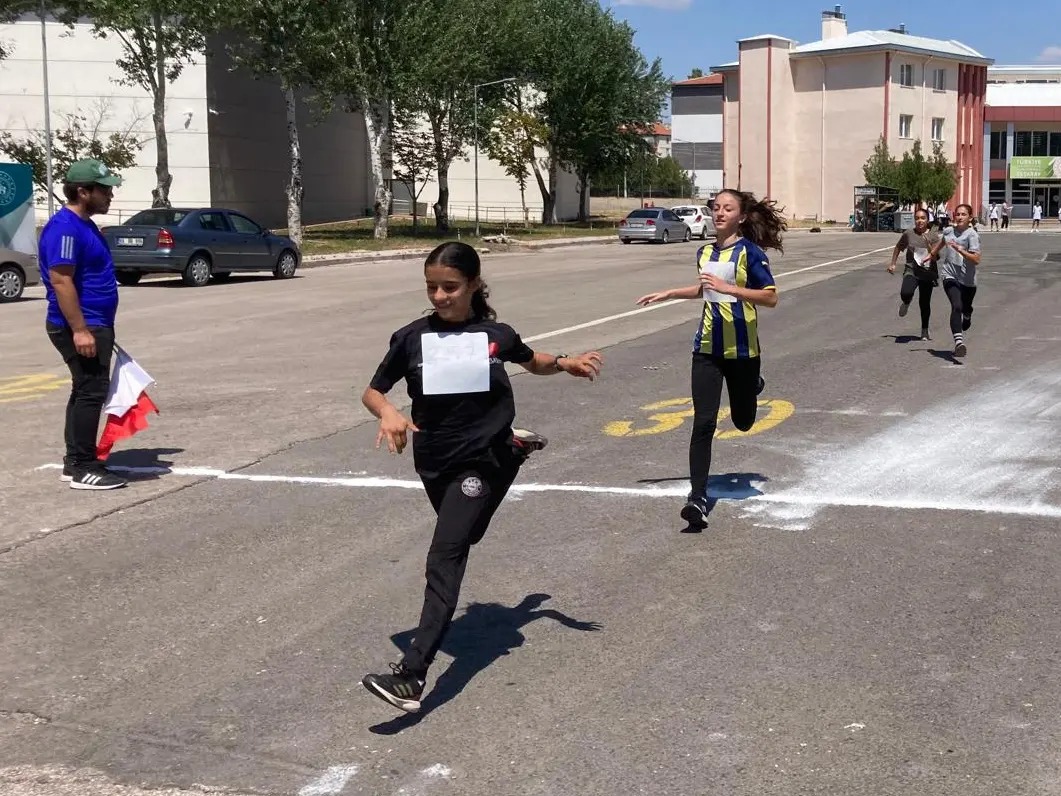 Aksaray’da gençler,15 Temmuz için koştu!