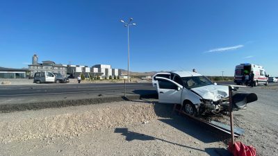 &nbsp; Kayseri’de iki otomobilin çarpışması sonucu yaralanan 4 kişi tedavi
