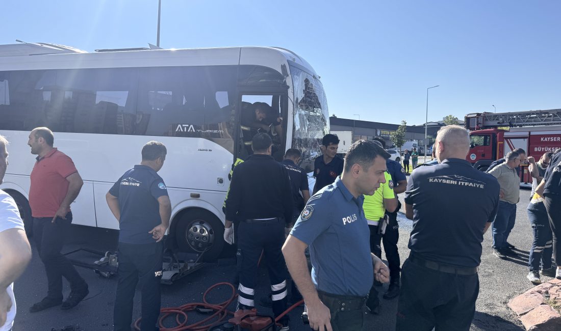 Kayseri’de işçi taşıyan midibüsle