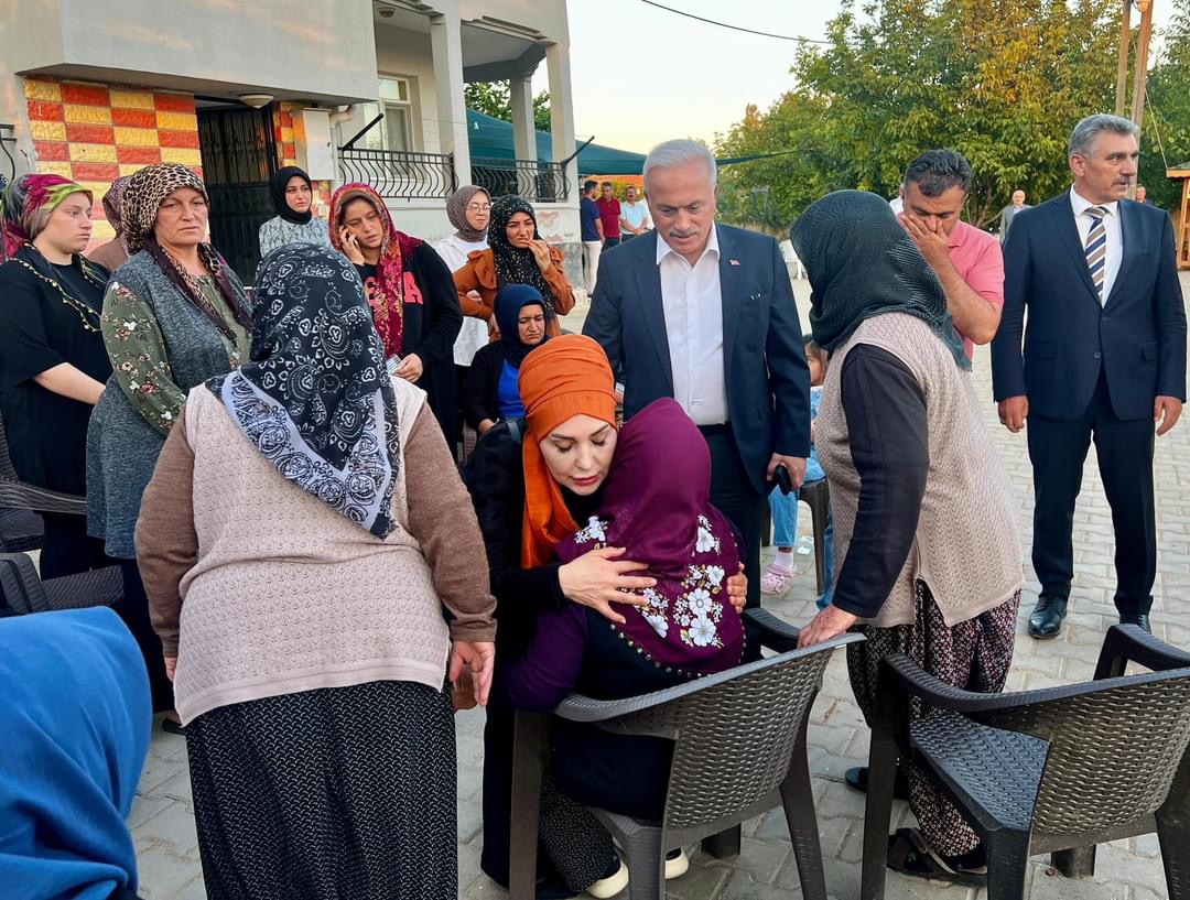 Aksaray Valisi Kumbuzoğlu ve eşi, Aktürk ailesinin acısını paylaştı!