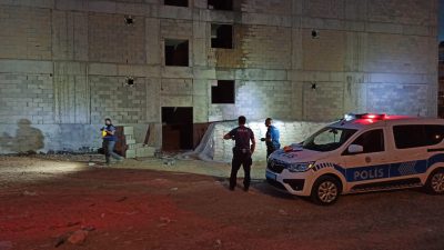 Ankara'nın Kahramankazan ilçesinde inşaatın 6. katından düşen kişi, kaldırıldığı hastanede