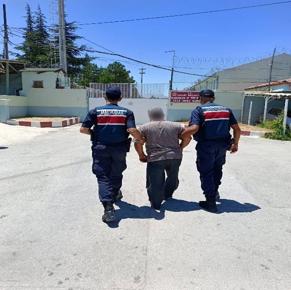 Karaman’da çeşitli suçlardan aranan 26 kişi jandarma ekiplerince yakalandı. İl