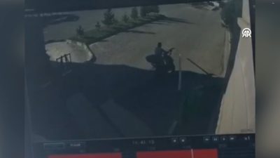 Nevşehir'de fabrika girişindeki bariyere çarpan motosikletin sürücüsü yaralandı.