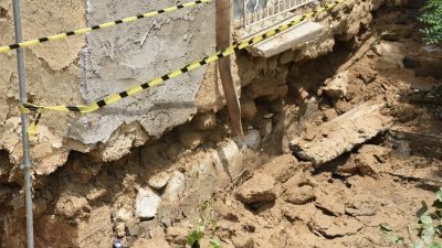 Karaman’da kuvvetli sağanak sonrası oluşan su baskınında 2 katlı kerpiç