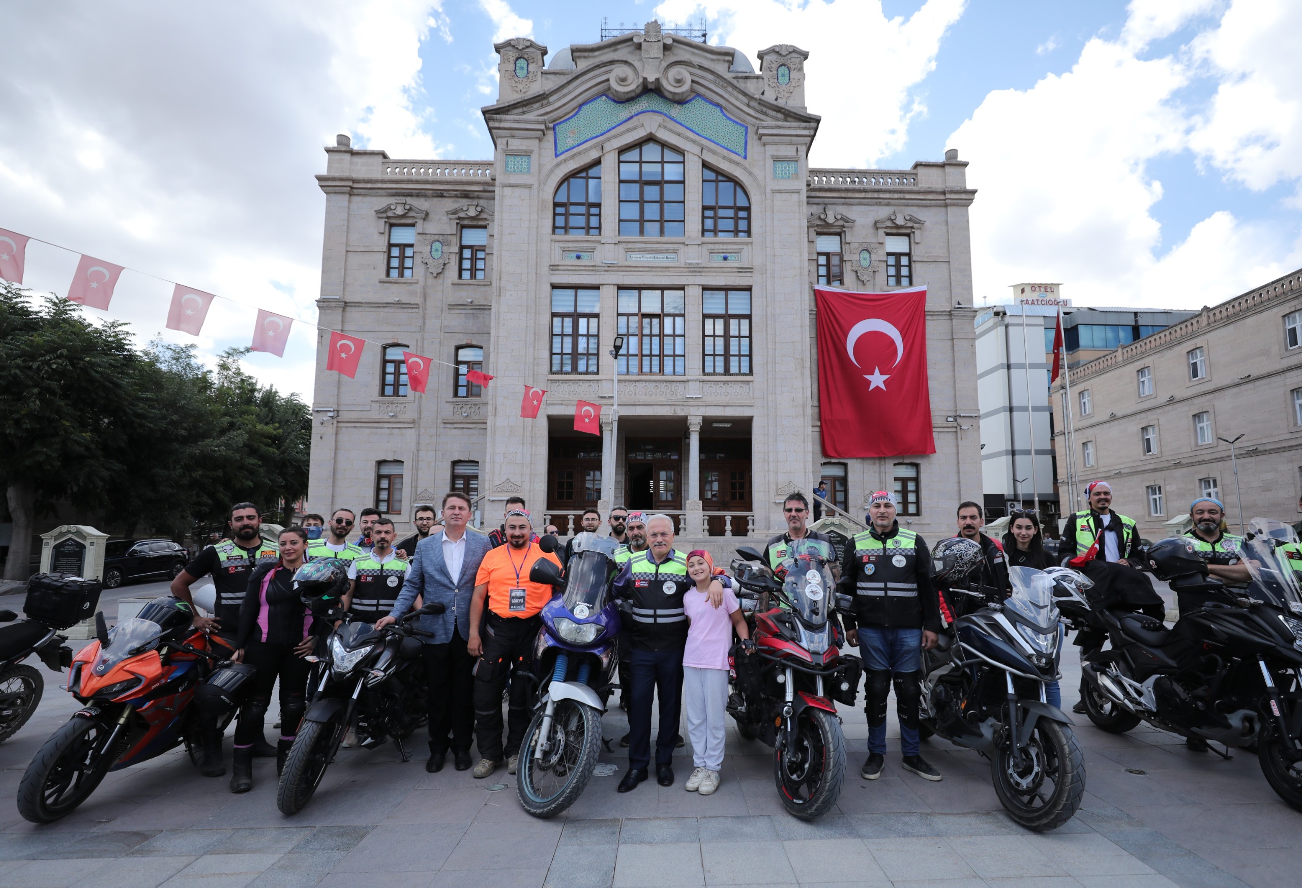 Motosiklet rüzgarı Aksaray’ı sardı: Tutkunlar adrenalini tavana çıkardı!