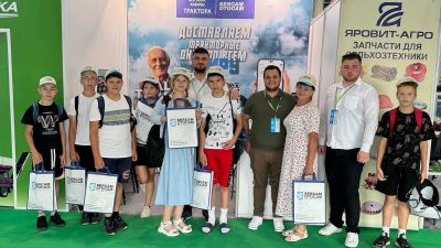 Aksaray Organize Sanayi Bölgesinde kurmuş olduğu traktör kabinleri camları ile