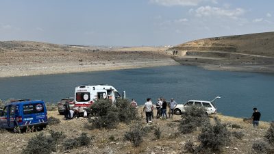 Karaman'da balık tutmaya giden 1 kişi, baraj kenarında ölü bulundu.