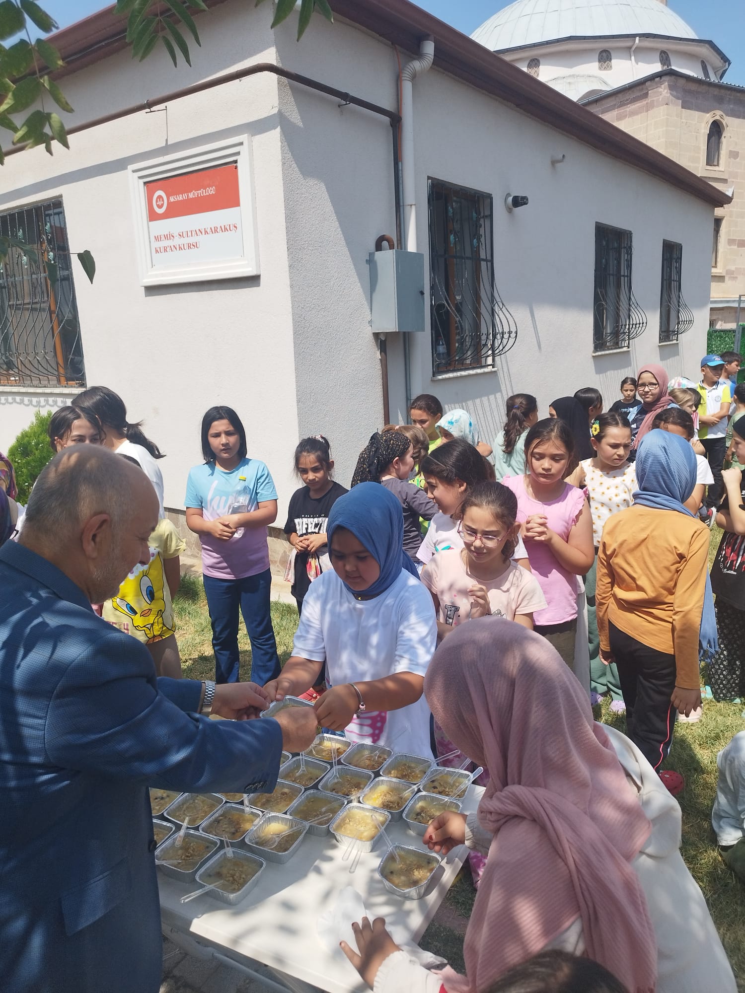 Aksaray Müftüsü Kur’an kursunda aşure ikramında bulundu