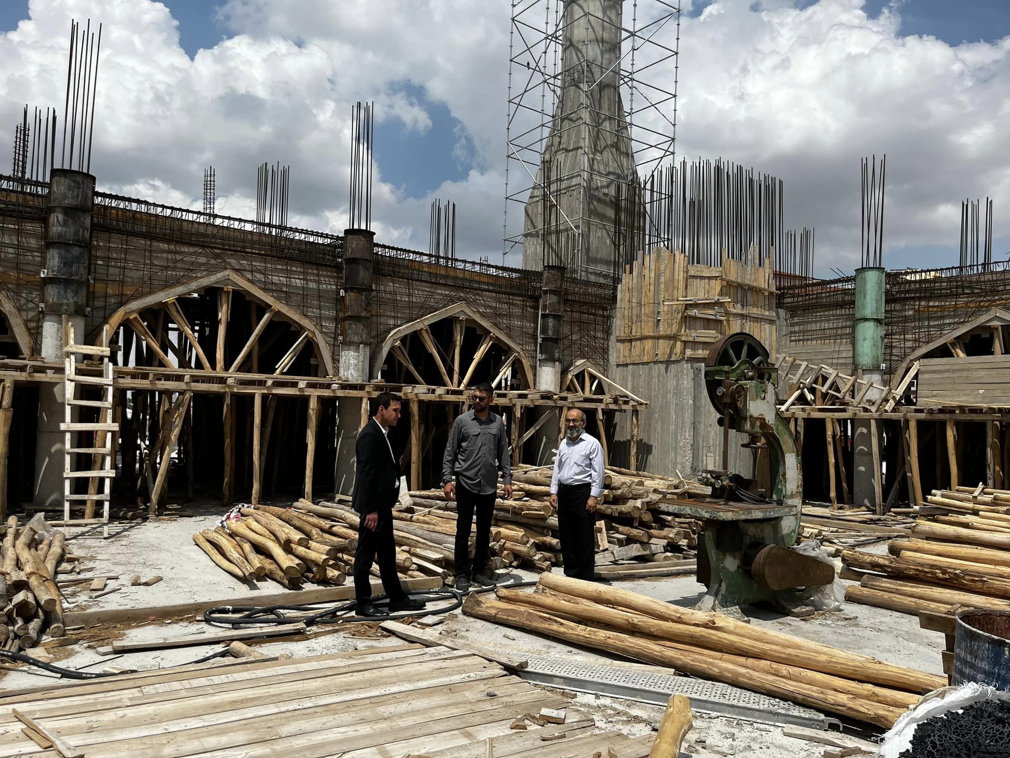 Eskil Kaymakamı Eskil Merkez Yeni Cami inşaatında incelemelerde