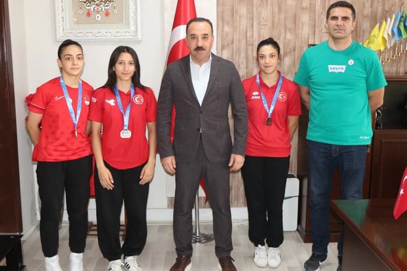 İl Müdürü Yıldız, dereceye giren sporcuları tebrik etti