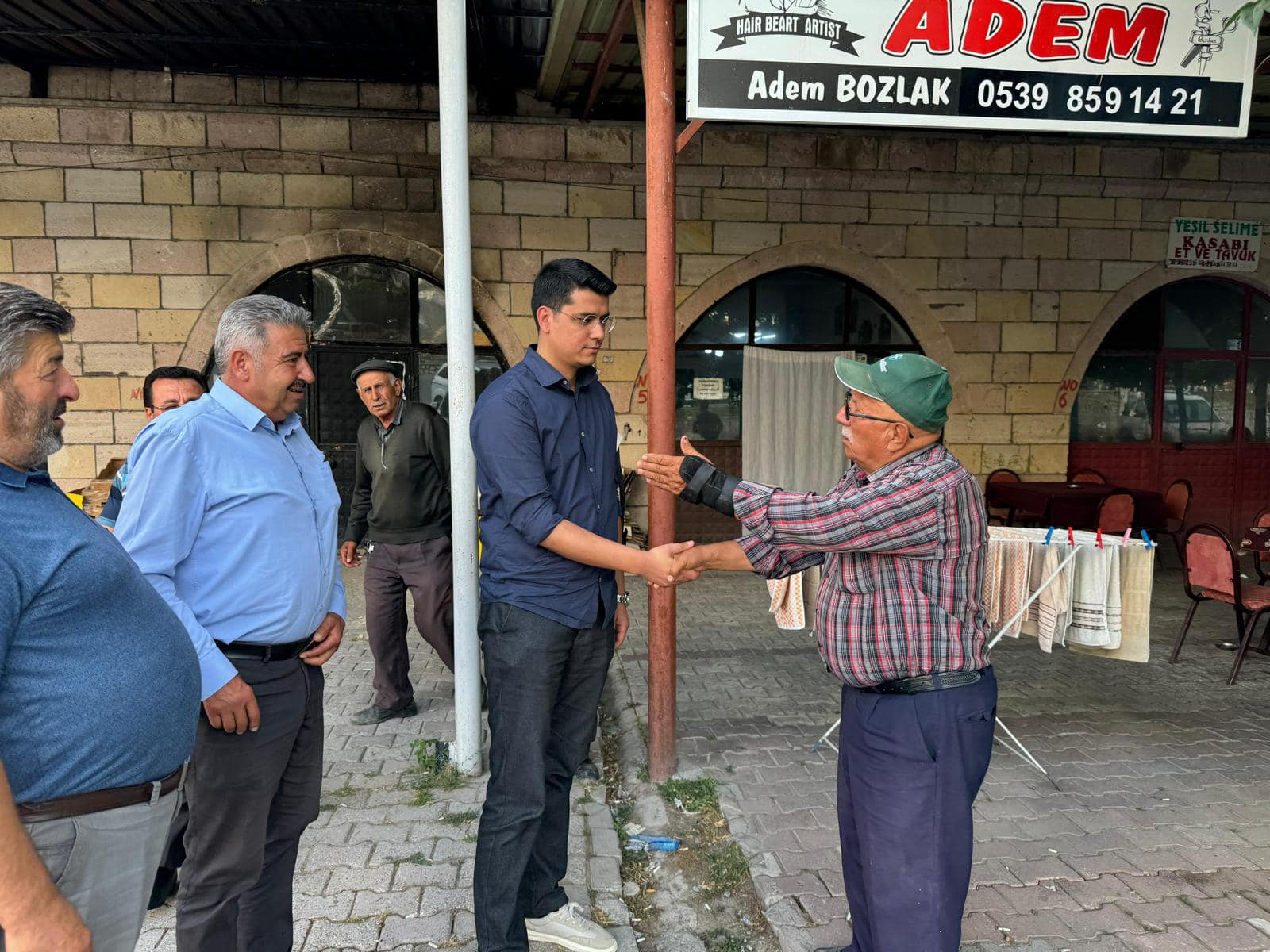 Güzelyurt Kaymakamı Selime halkıyla bir arada