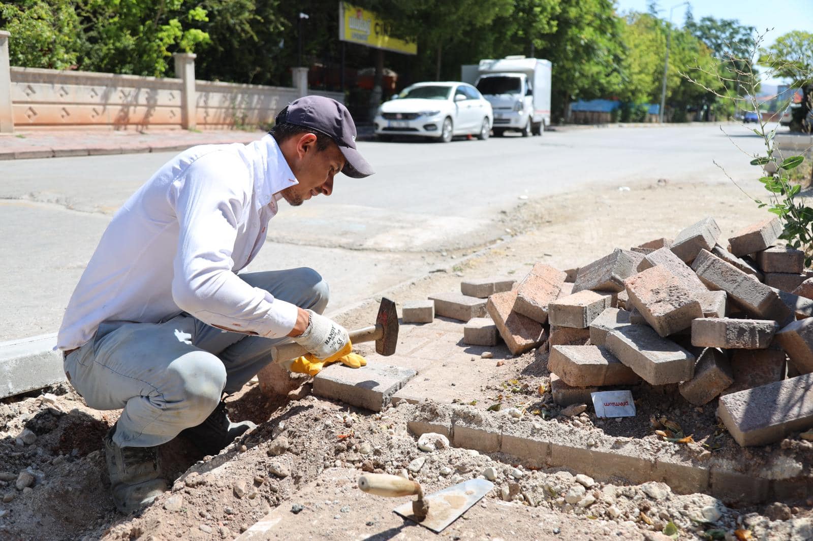 Aksaray Belediyesi ekipleri sahada; şehrin estetiğini öne çıkarılıyor 