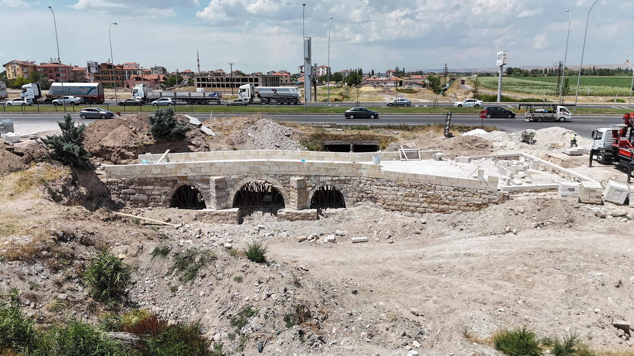 Aksaray’ın köklü tarihi Karasu Köprüsü’nde restorasyon sürüyor