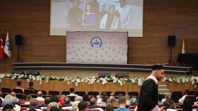 Aksaray Üniversitesi Mühendislik Fakültesi öğrencileri mezuniyet heyecanı yaşadı. 2023-2024 eğitim