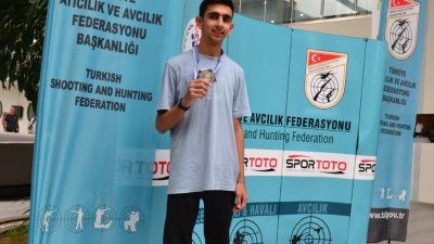 Aksaray AKÇED Spor Kulübü sporcusu Abdullah Eren Yıldız, Mersin'de düzenlenen