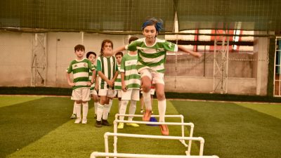 Anadolu Gençler Spor Kulübü'nün futbol okulunda devam eden gelişim antrenmanlarında
